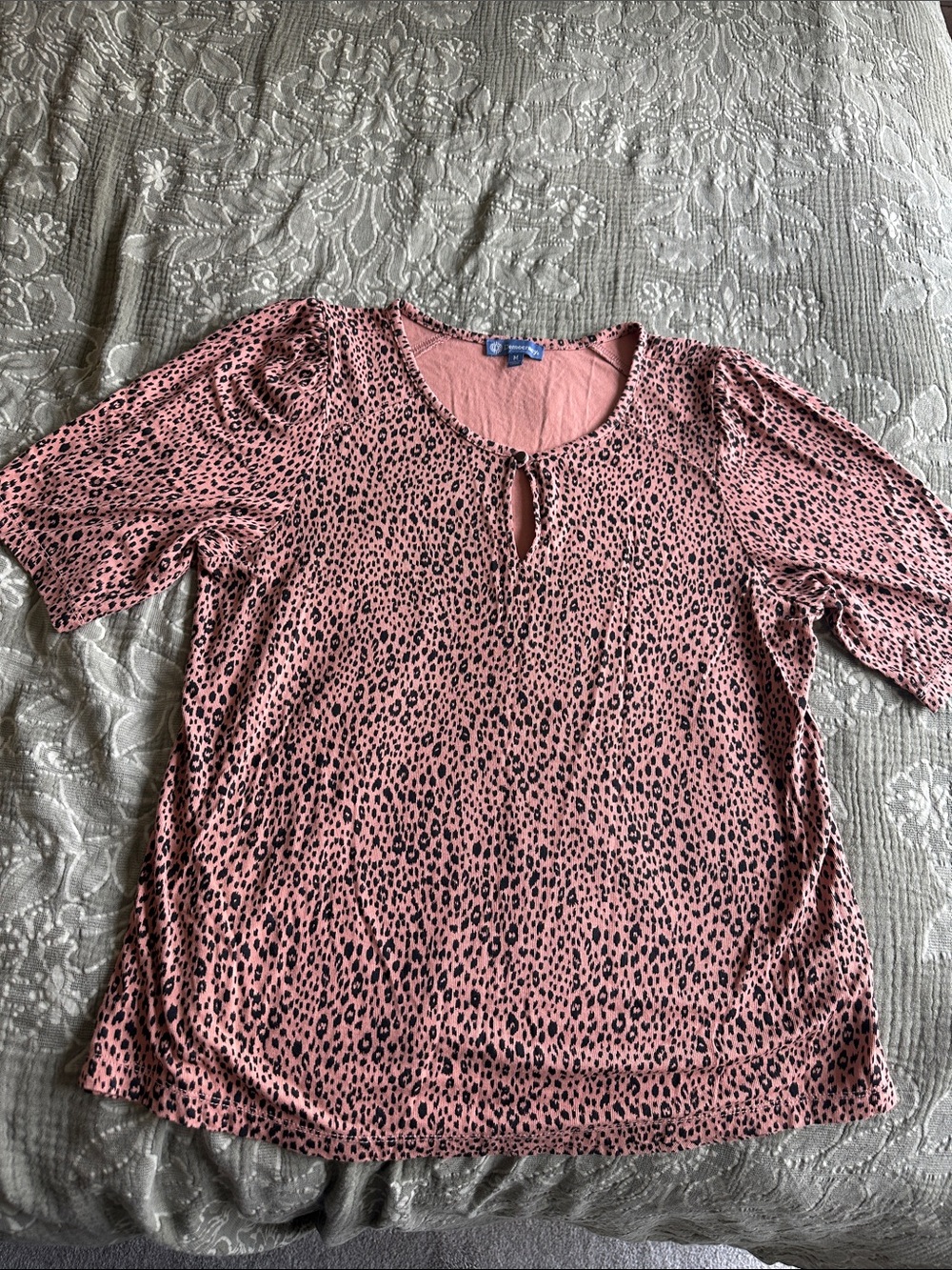 Democracy Pink and Black Leopard Keyhole Short Sleeve Top
